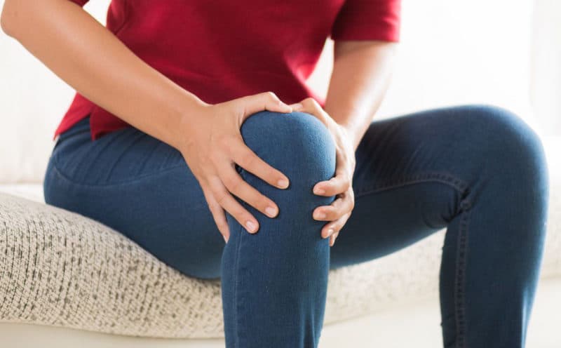 Knee Pain While Sitting | Cause, and Tips to Get Rid of Knee Pain